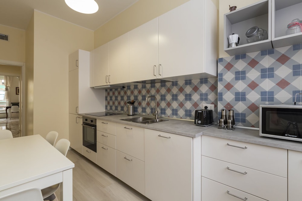 JOIVY Modern 2bed flat with balcony, 250m from M5 Foppa and M2 Sant'Agostino