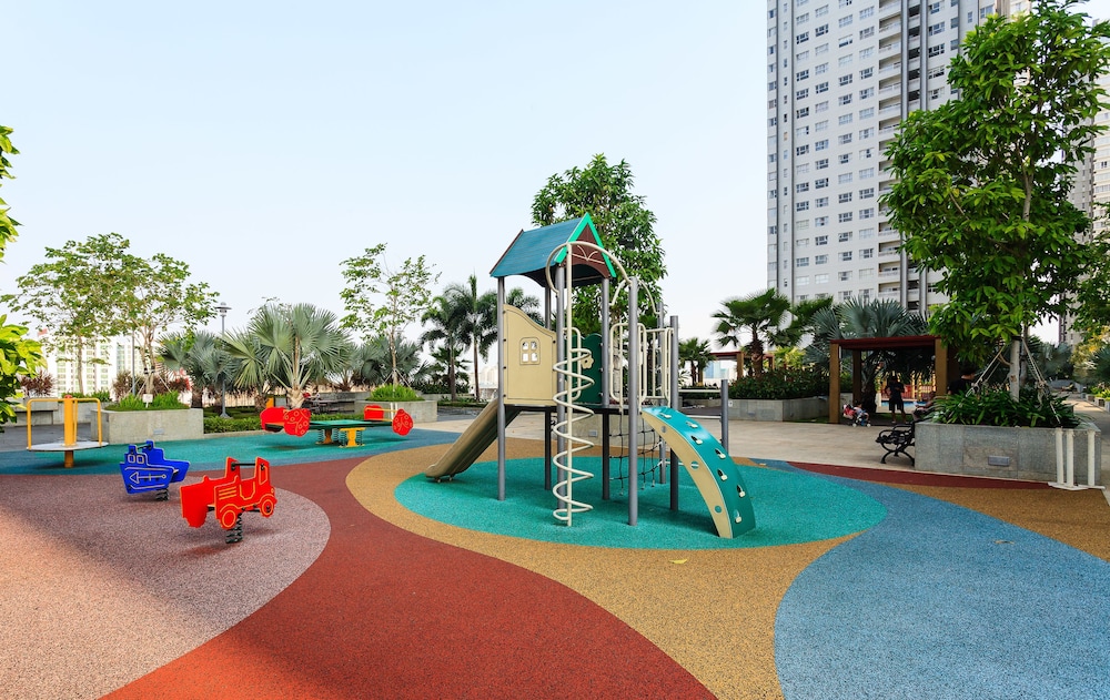 Sunrise City 2BR SW Pool 20th