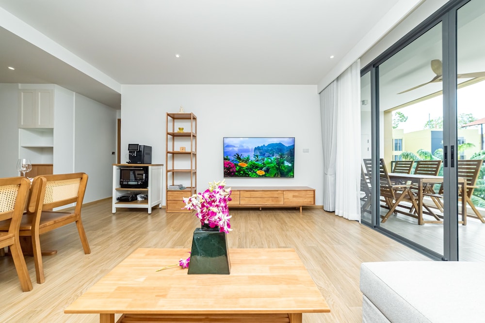 Seaside 2BR 200 m to BangTao beach