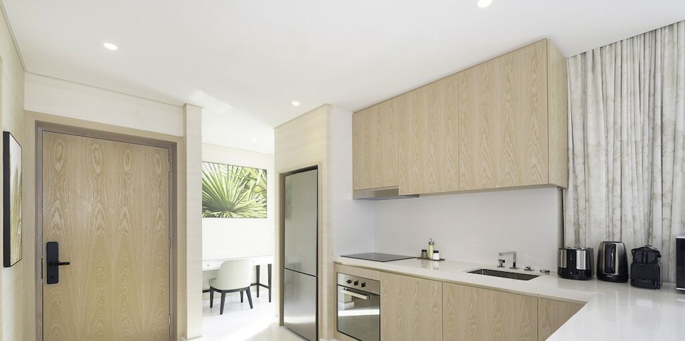 LUX Iconic Views at Palm Tower Suite 4