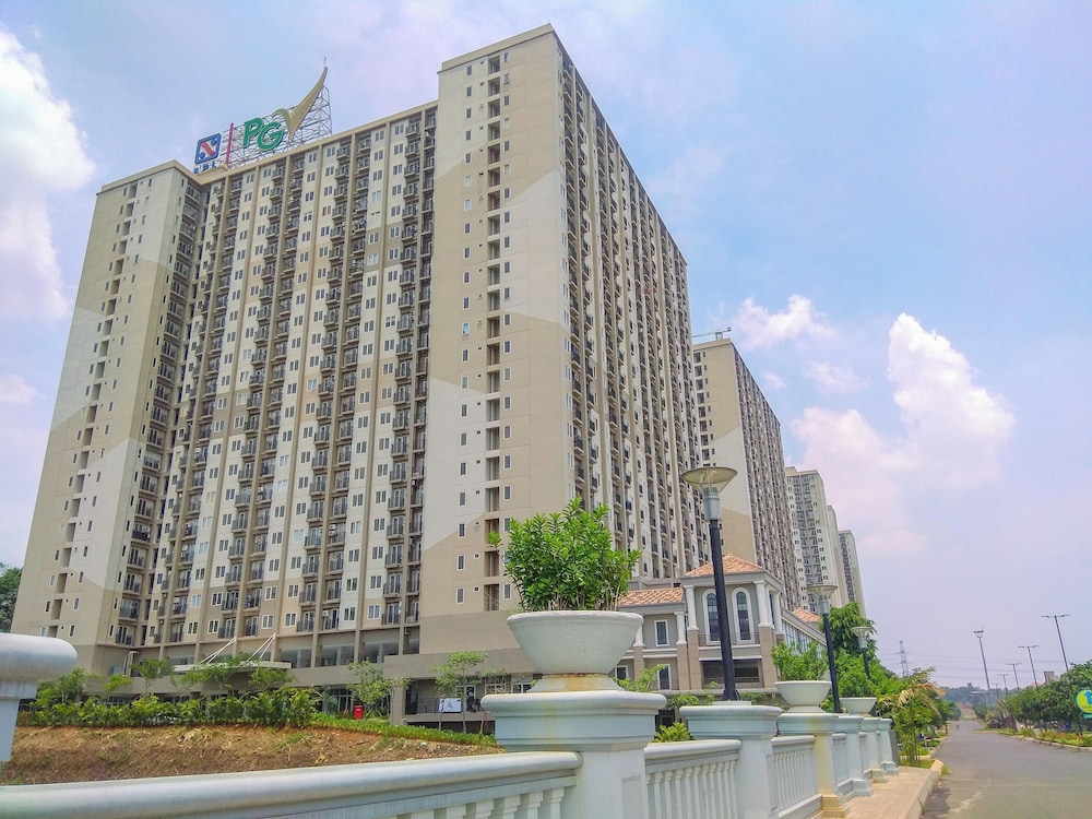 Comfort and Modern Studio Podomoro Golf View Apartment