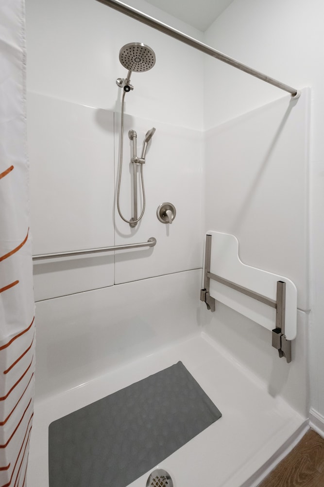 Luxurious Apartments - Pool Gym Bikes