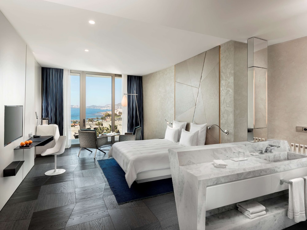Swissotel Tatil Köyü Bodrum Plajı - Image 5