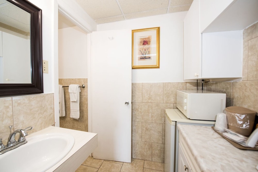 Niagara Parkway Court Motel