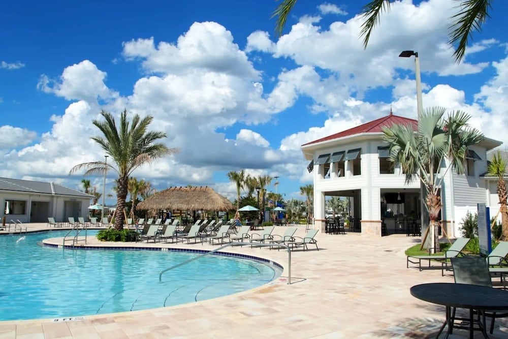 Storey Lake - Private Pool- King Bed - 4BD/3BA