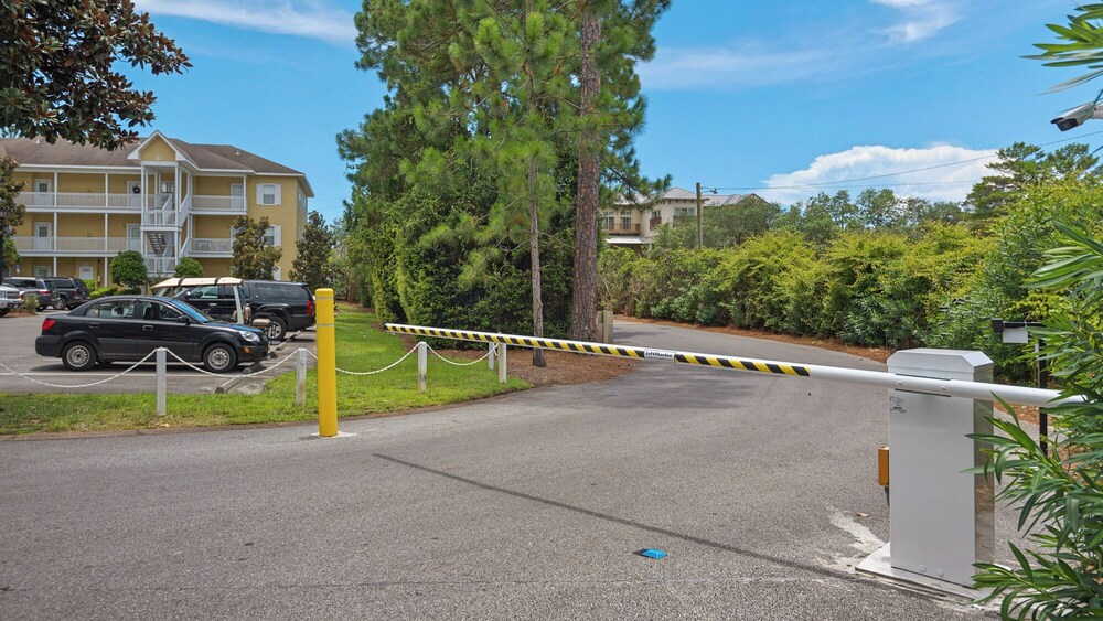 Seagrove 2BR Near Lake & Beach + Free Tickets: Bikes, Dolphin Cruise & More!