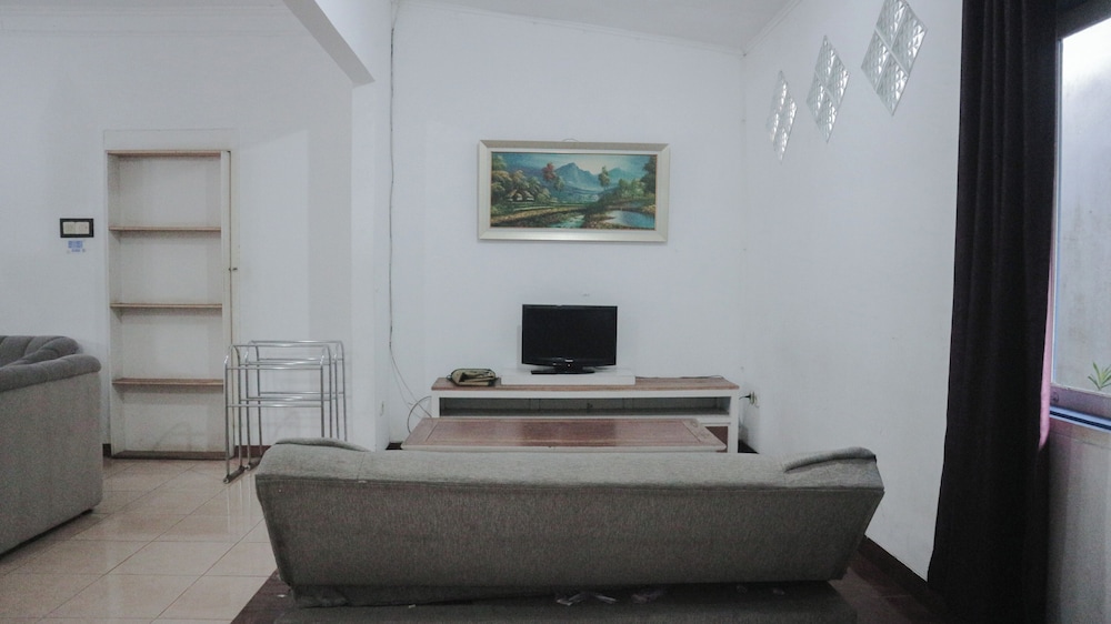 Aries Biru Hotel & Villa
