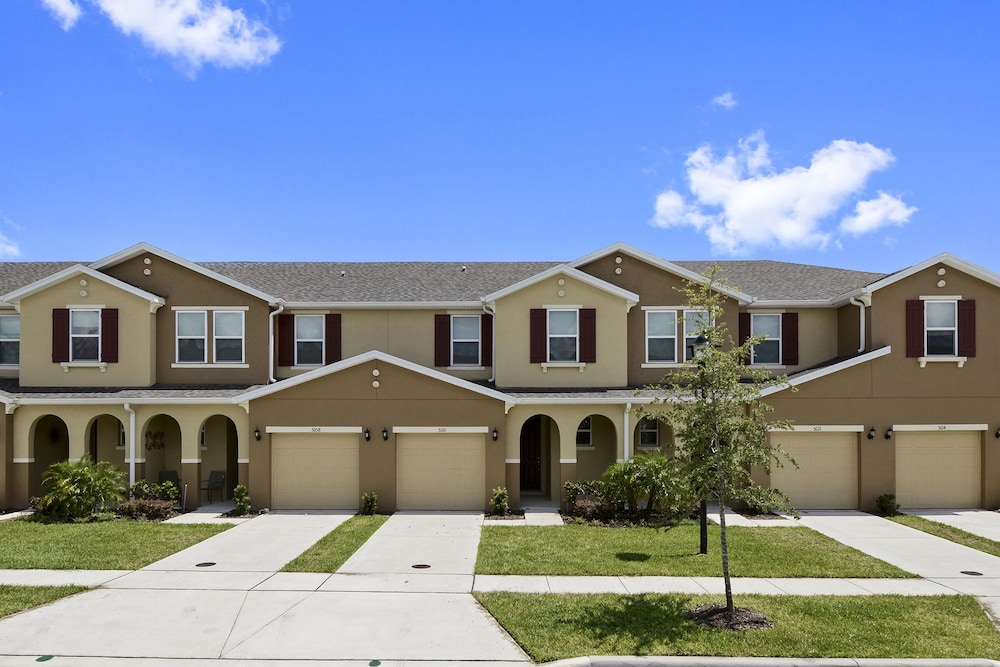 Stunning 4 Bd w/ GameRoom Close to Disney 5110 - Image 1