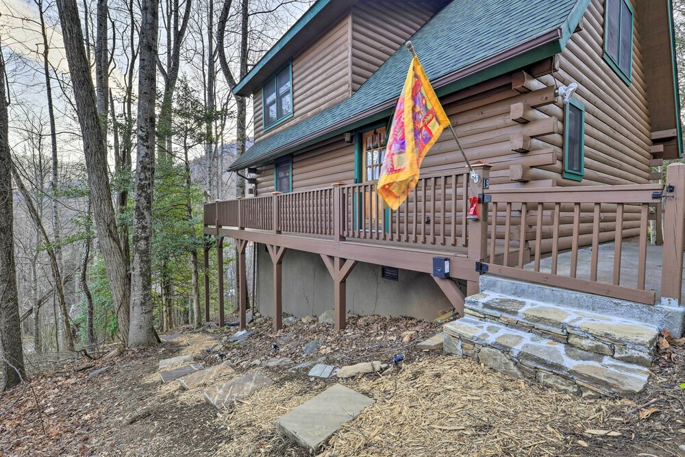 Cabin w/ Fire Pit: 5 Mi to Cataloochee Skiing view 4
