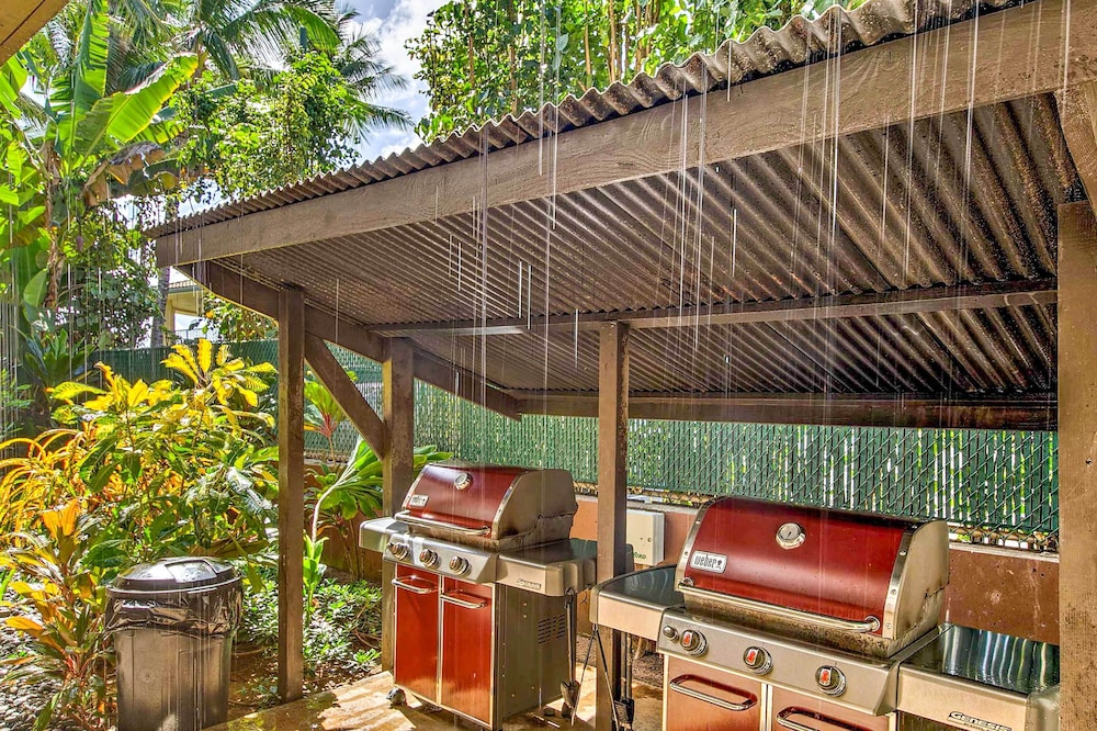 Waipouli Beachfront Condo w/ Balcony + Ocean Views view 4