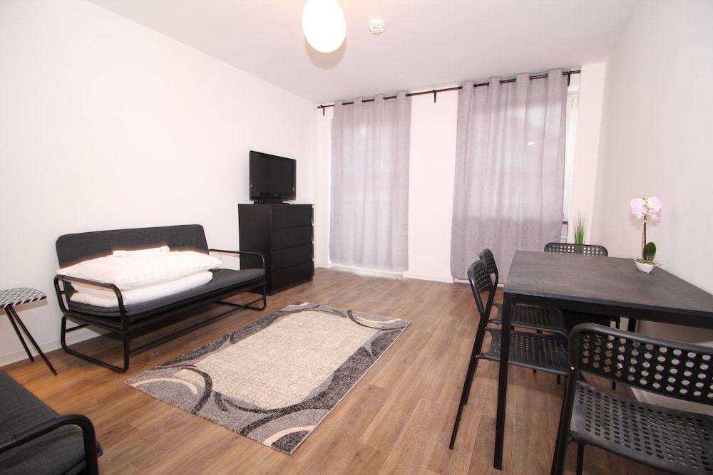 Frankfurt Vacations - Fair Apartments - Property Image 3