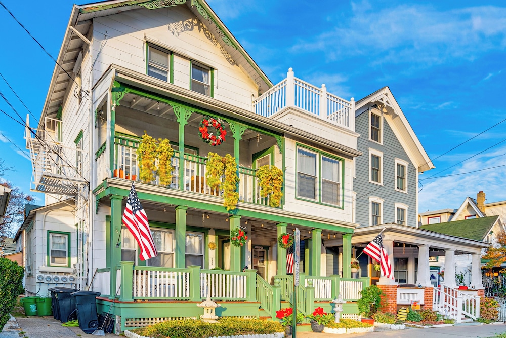 Walk to Ocean Grove Beach: Seaside Haven!