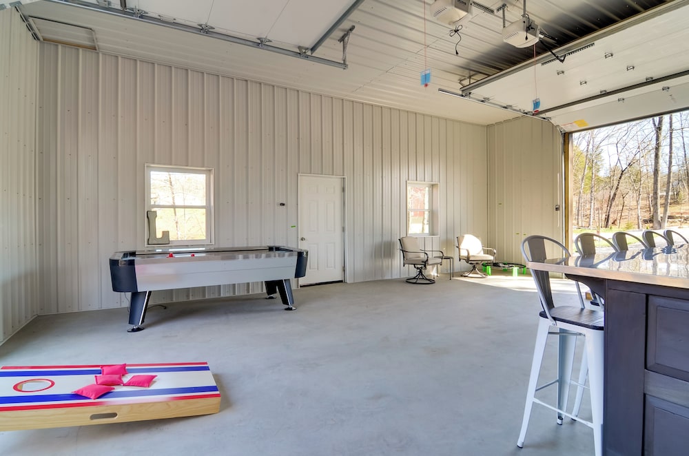 Cumberland Lake Retreat: Furnished Deck & Grill!