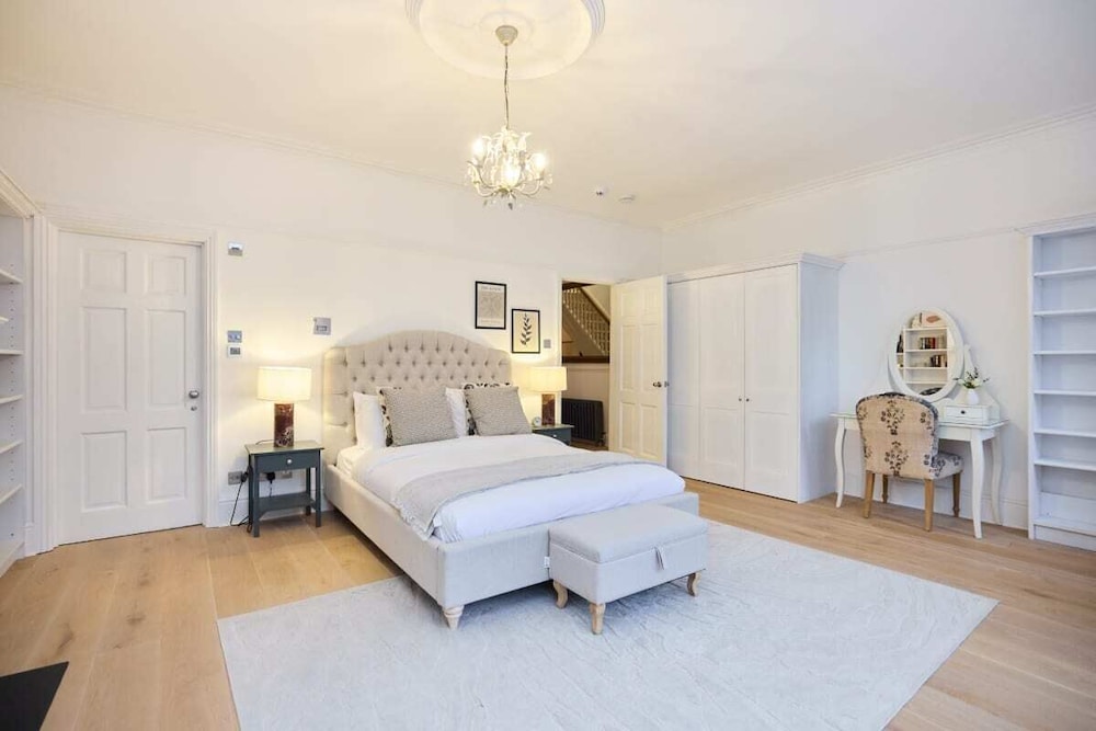 The Belsize Park Place - Charming 6bdr Home With Garden