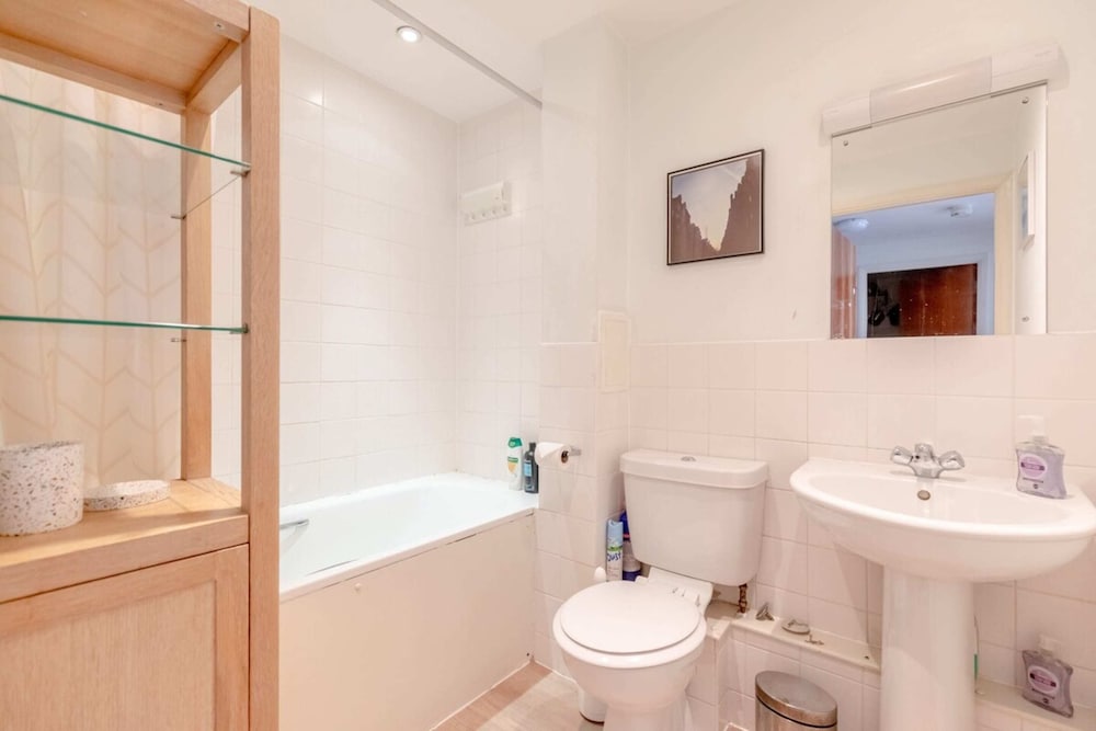 Warm & Inviting 1bedroom Flat With Patio, Camden Town!