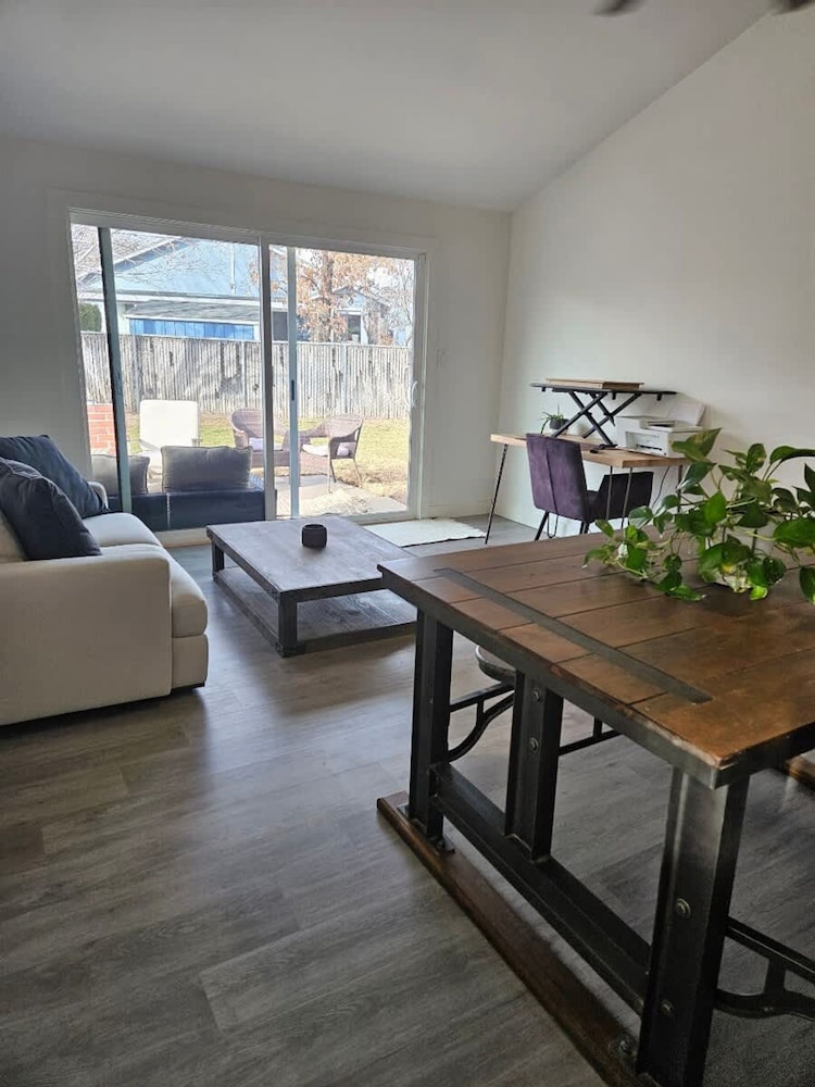 Cozy Family Haven in Sparks - Pet Friendly - Fenced Yard