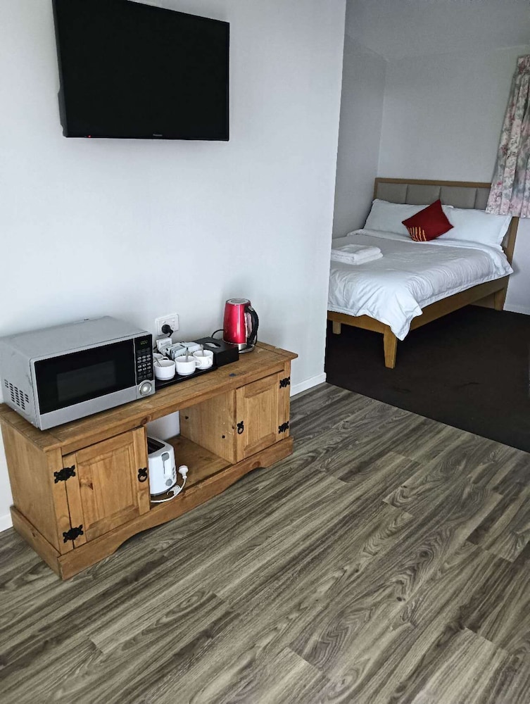 2 double and 1 sofa beds chalet 7D