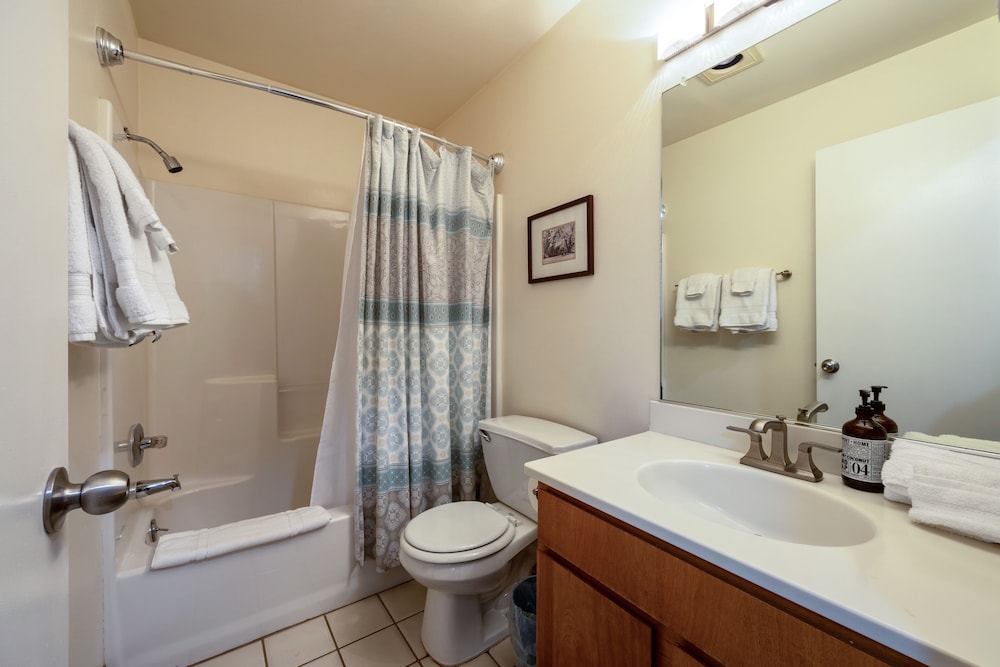 15 Lodge Condo with Hood River Bridge View by RedAwning