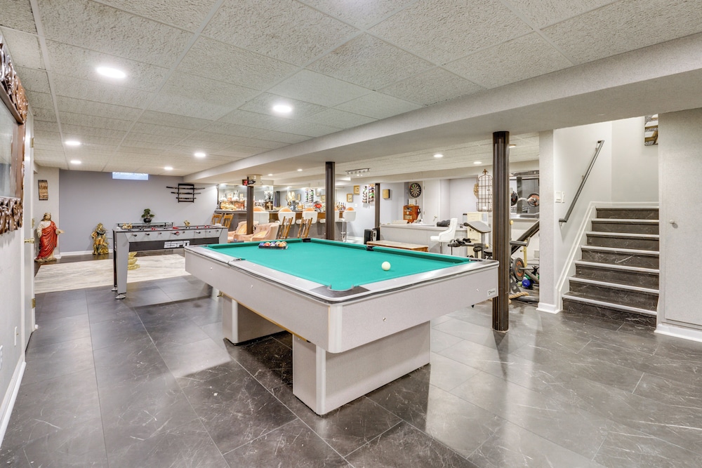 Indoor & Outdoor Entertainment! Luxe Michigan Home
