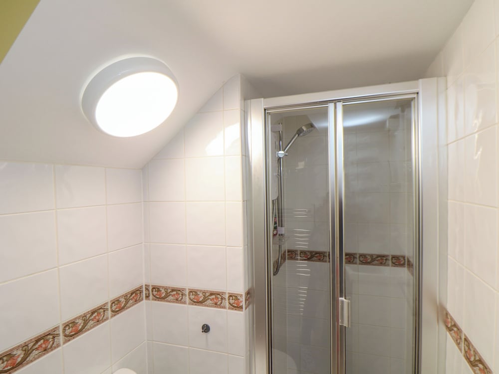 Flat 1 Niles Place