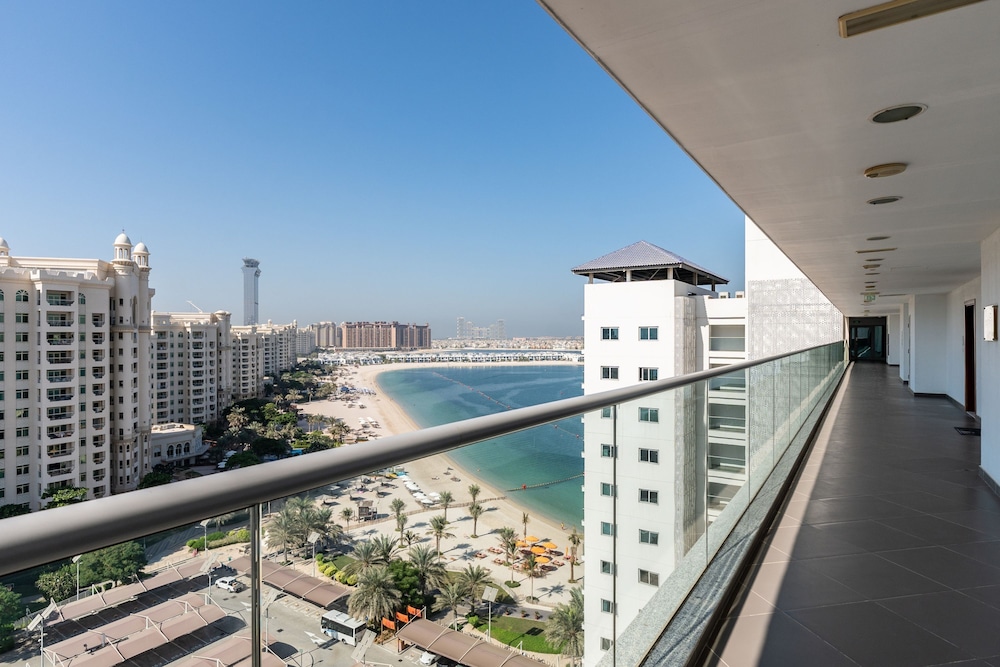 Urban 1BR Palm Apt w Beach Access