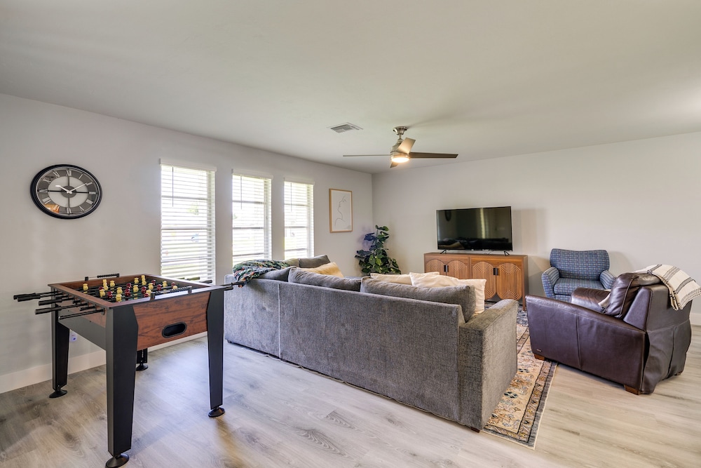 Game, Shop & Beach-hop: Family Home in Cape Coral