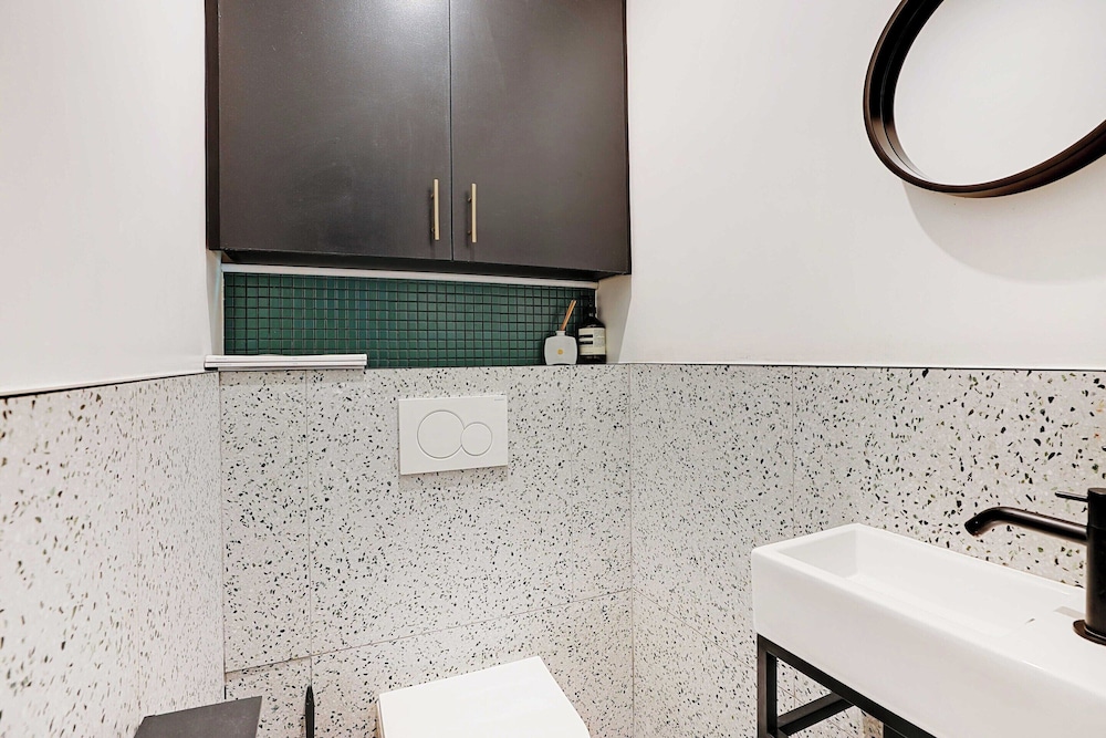 Modern, Spacious Apartment Just Outside Paris