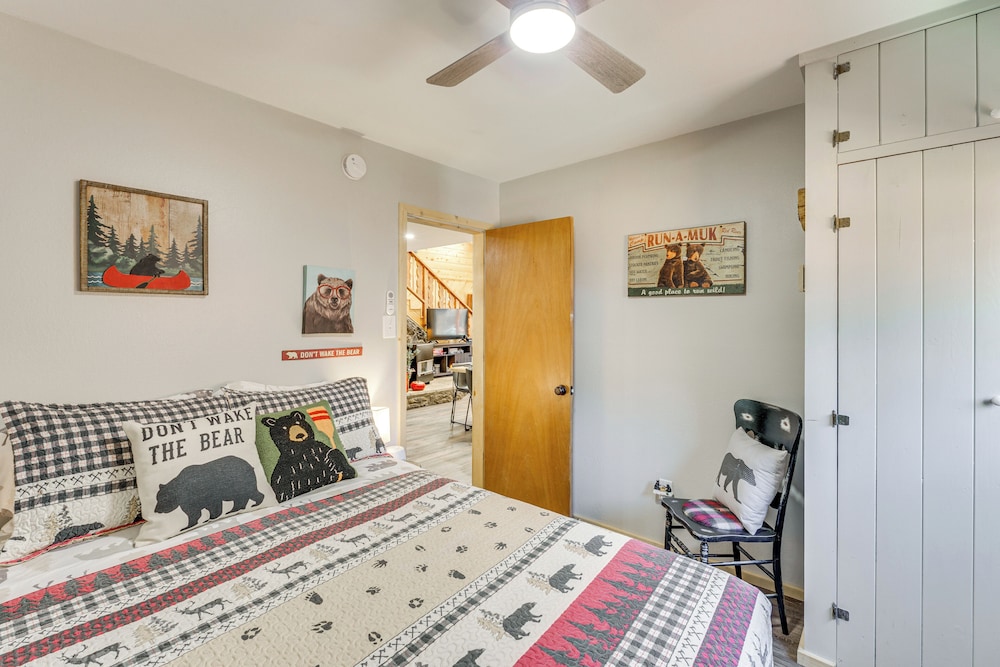 < 1 Mi to Skiing: Family-friendly Red River Haven