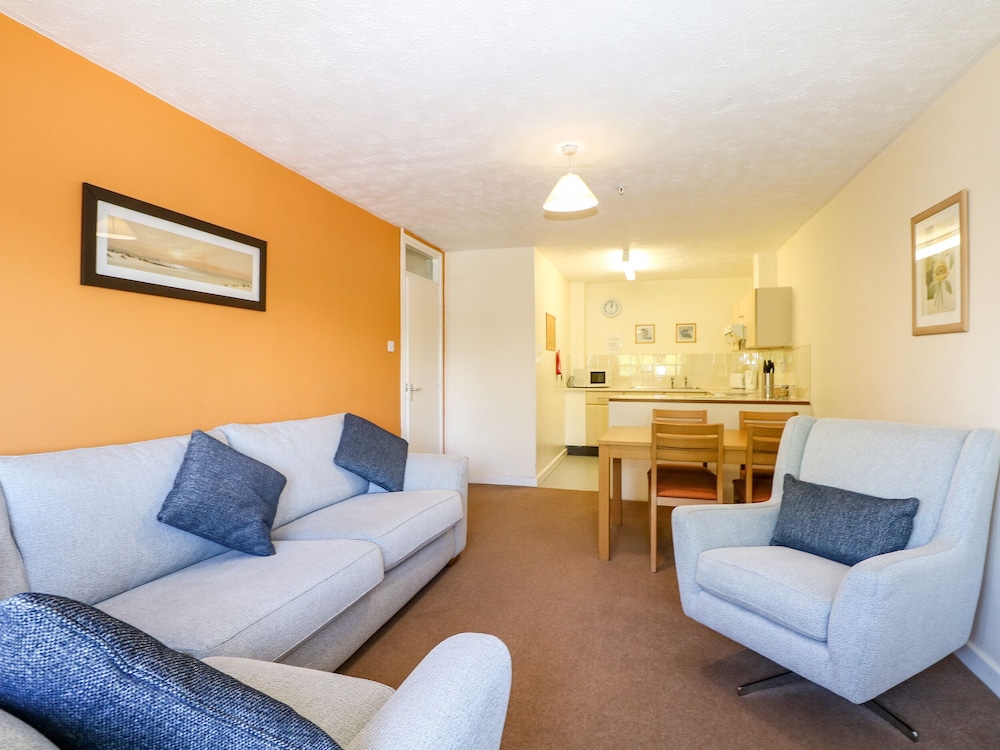 Flat 33 - Marine Court