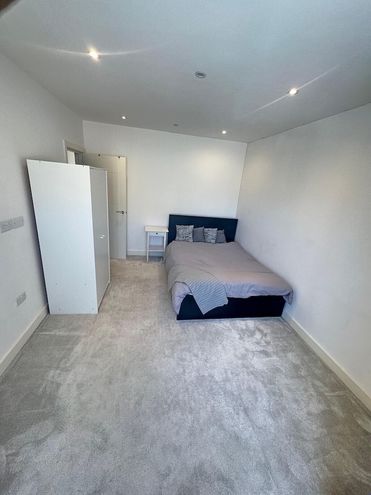 Charming 3 Bedroom House in West London