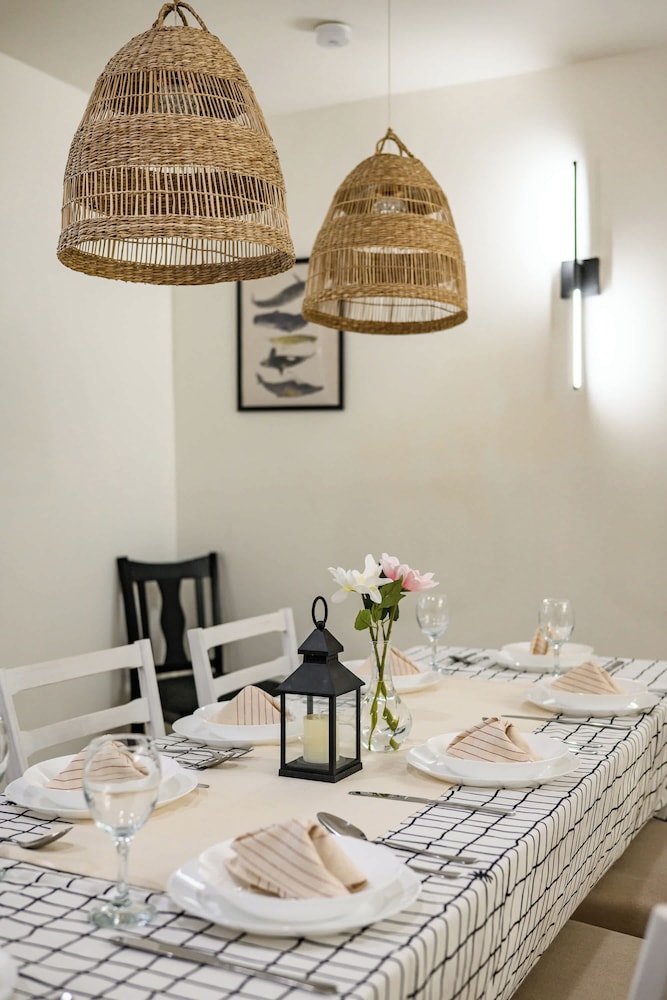 Newly Updated Family Retreat Safe Area Near Dtla