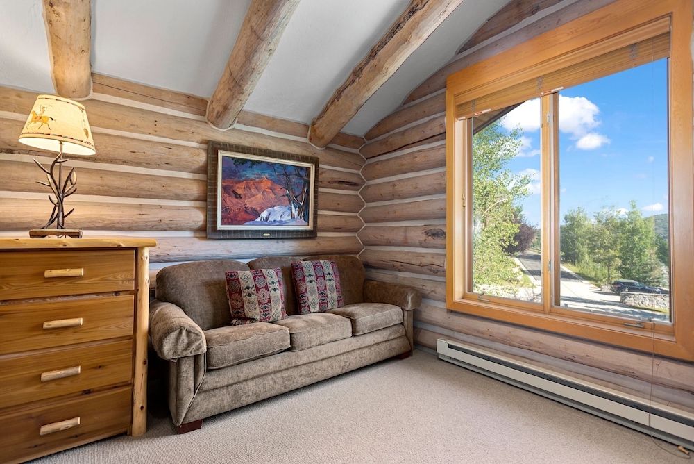 Pine Inn at Trail's End Lodge - Three Bedroom Residence with Spa #1 3 Condo