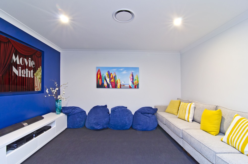 Sentosa at Tugun Beachfront Holiday Home - Image 4