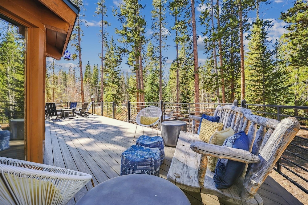 American Way Chalet 5 Bedroom Home