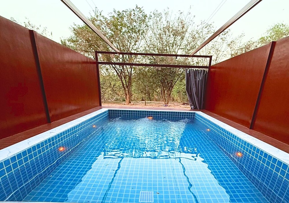 19 Degrees Resort