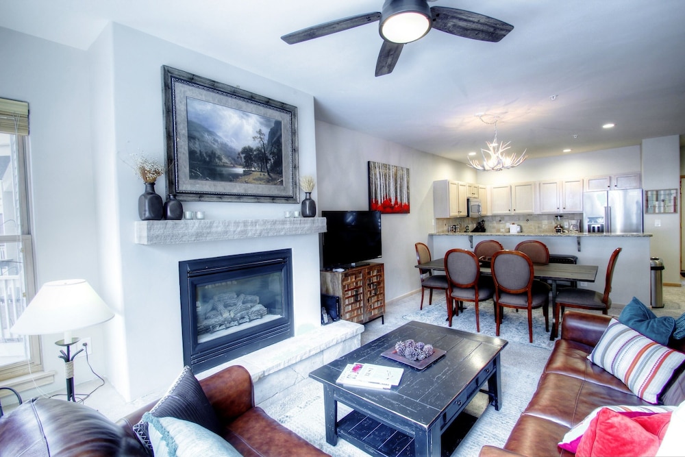 Canyon Run Townhomes F102 3 Bedroom Townhouse by RedAwning - Property Image 12