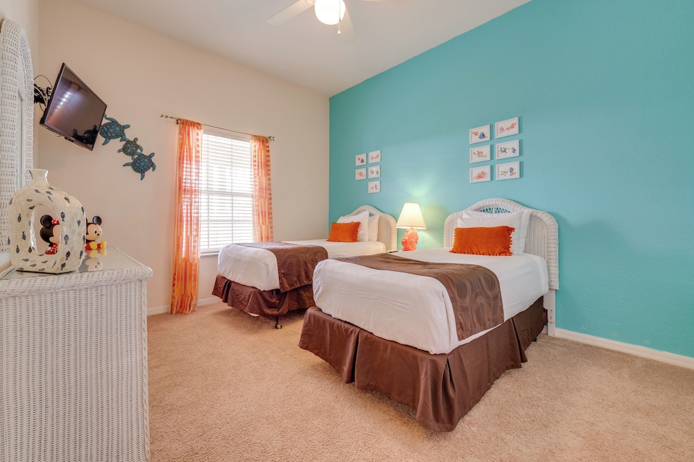 Balcony & Beach Access: Bahama Bay Resort Condo!