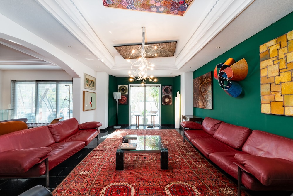 Artsy 4BR DIP Villa w Community Pool Gym
