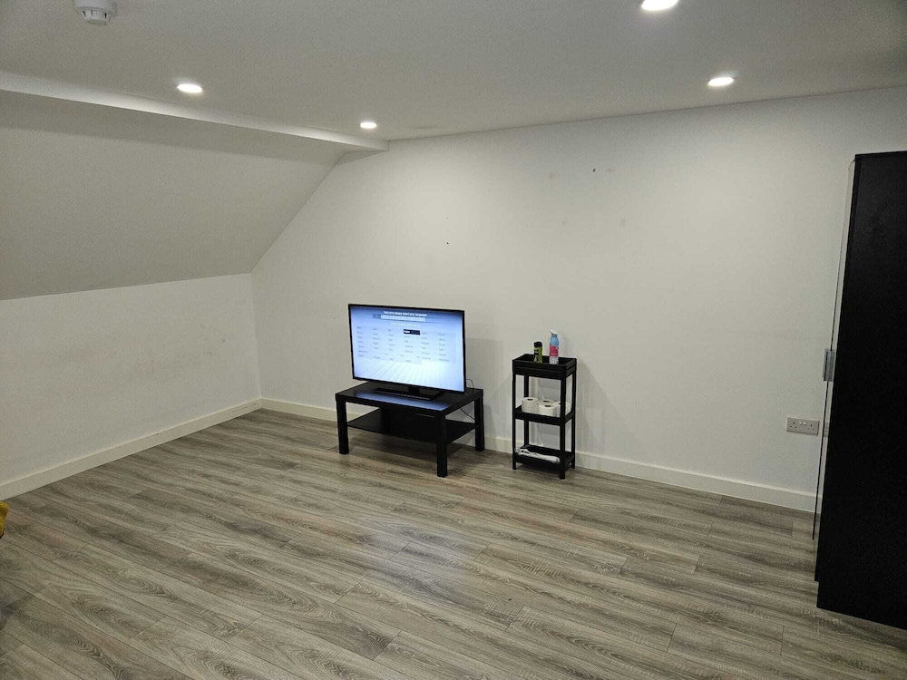 Impeccable 5-bed House in Orpington