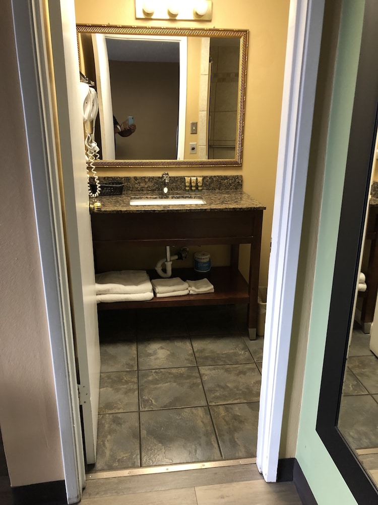 Knight's Inn Motel