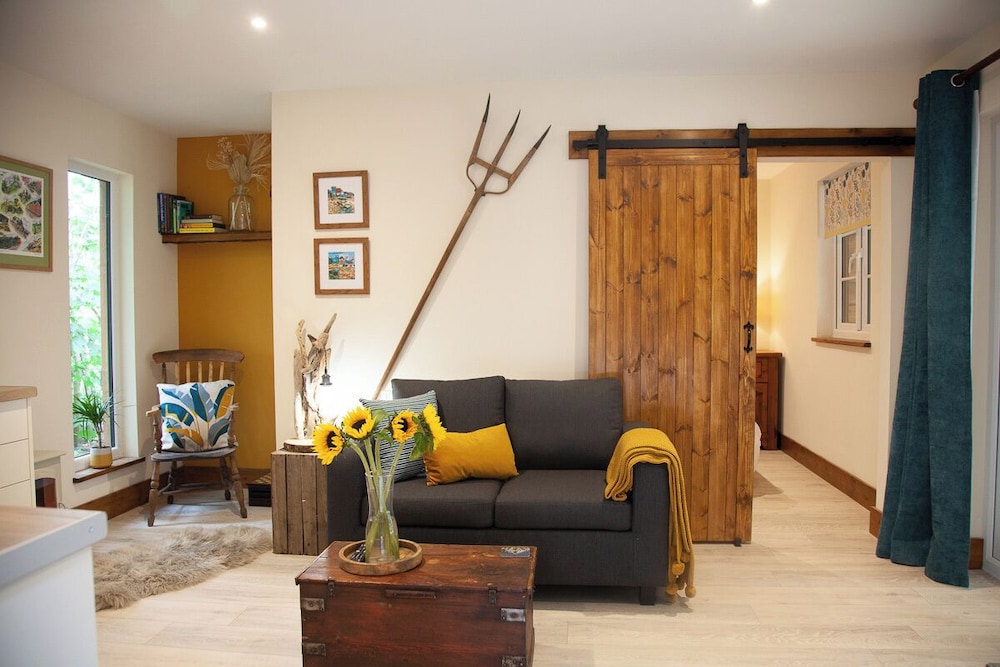 Hayne Barn Estate - Private Estate : 6 Eco Lodges - 1 Studio