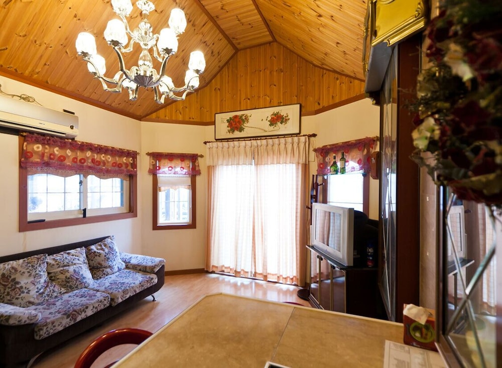 Taean White Sand Pension