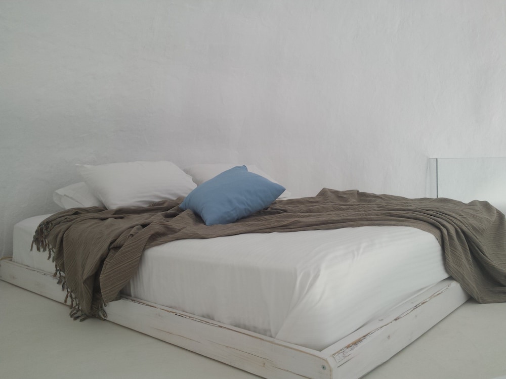 Kouros Home Hotel