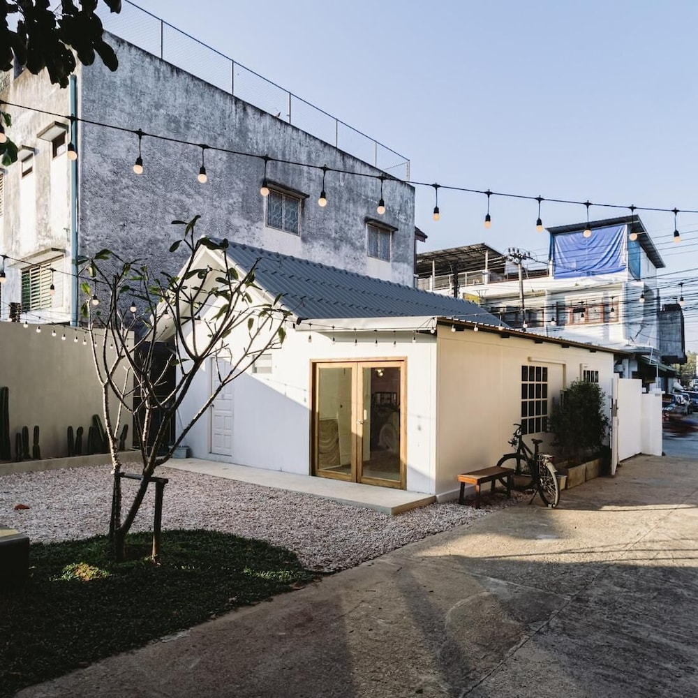 Modern Family House - 4 Bedrooms 5 Mins From Old Town With Gallery - Deja Home