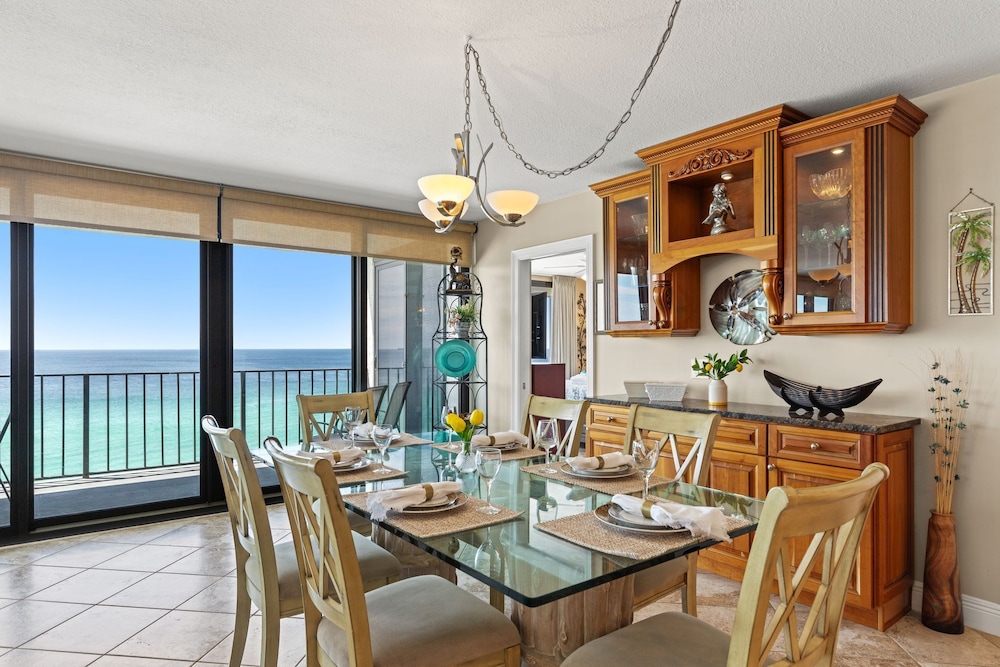 It Doesnt Get Any Better Than This! 2BR 2BA Sleeps 8 Beachfront!