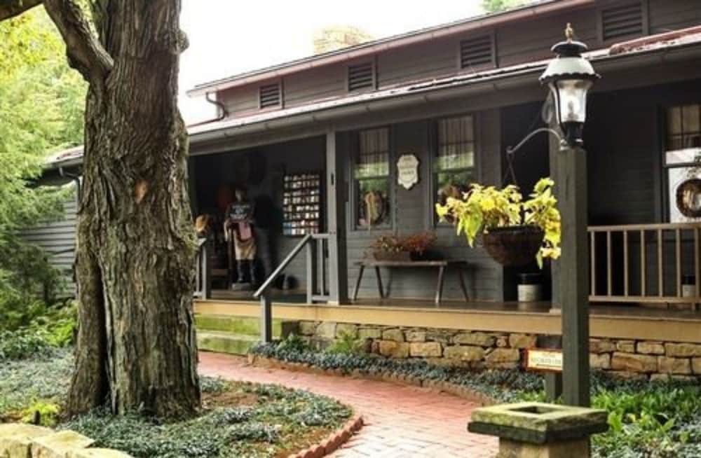 Deer Creek Winery at Watson Estate