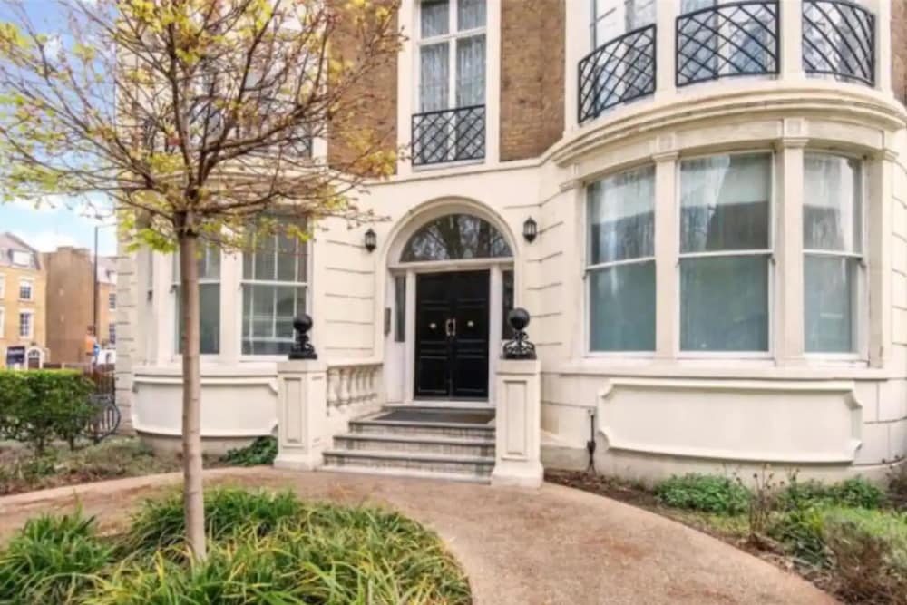 Chic, Newly Renovated Studio Apartment in Angel