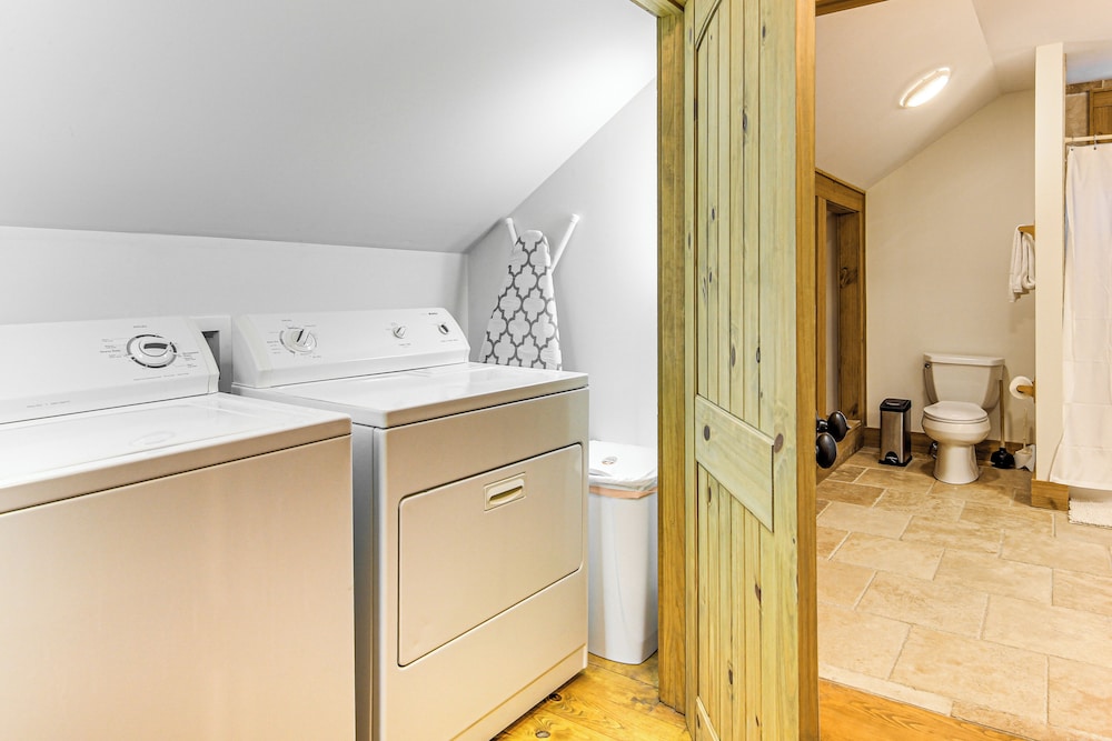 1 Mi to Downtown Cashiers: Private Cabin w/ Deck