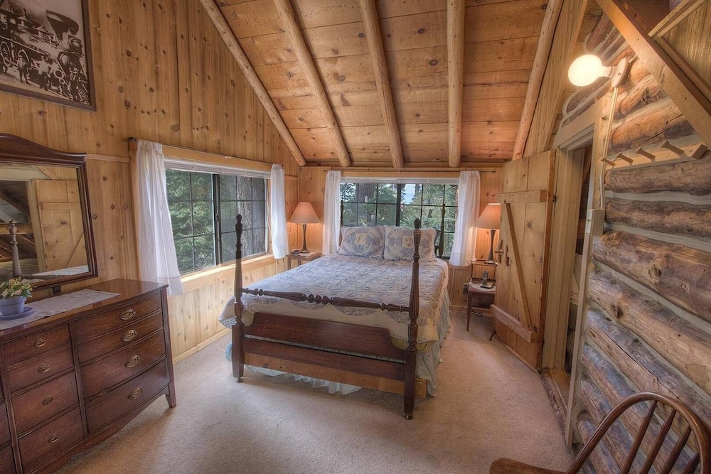 Zephyr Cabin 3 Bedroom Home by RedAwning - Property Image 24