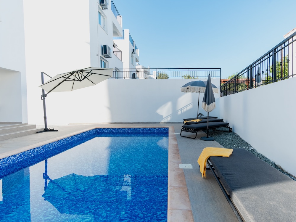 Sanders White Mountains - Popular Villa With Pool